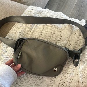 Lulu lemon fanny pack